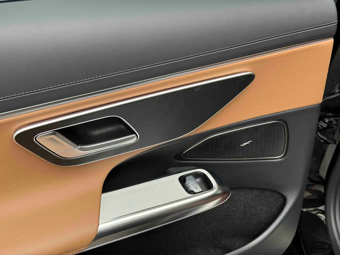 Mercedes-Benz E-Class 2024 E 300 L Fashion фото 25