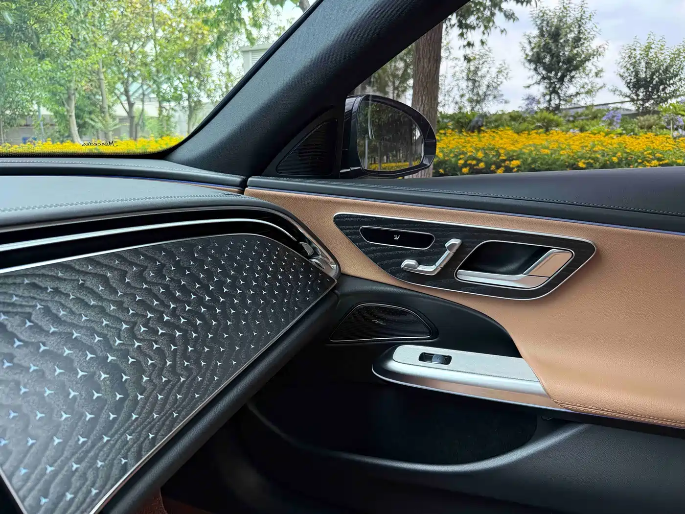 Mercedes-Benz E-Class 2024 E 300 L Fashion фото 19