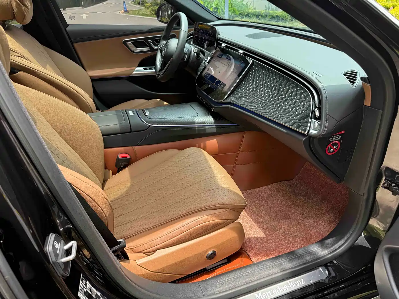 Mercedes-Benz E-Class 2024 E 300 L Fashion фото 38