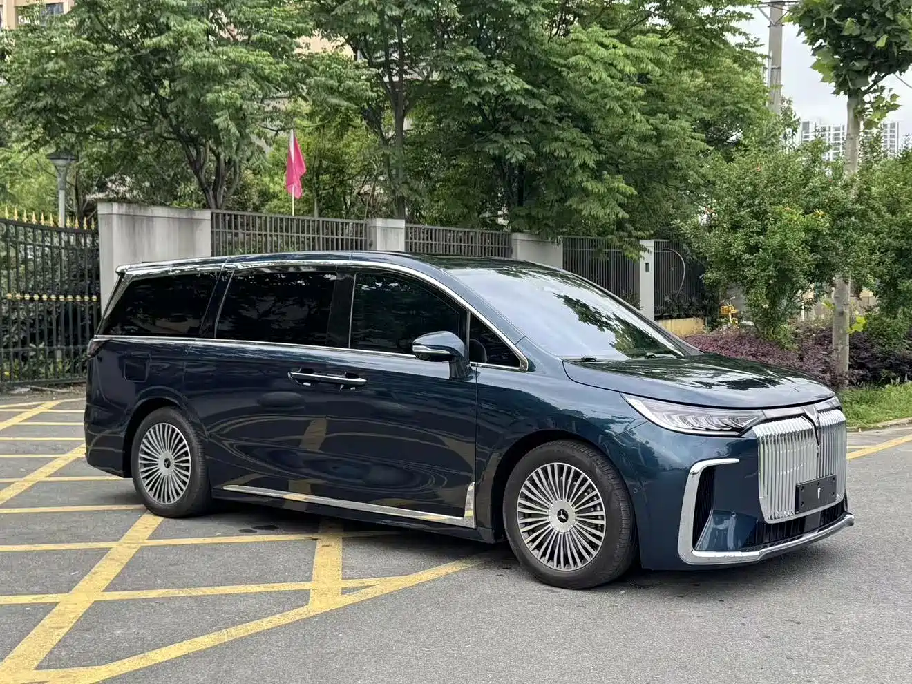 Voyah Auto Voyah Dreamer 2025 PHEV AWD Flagship Kunpeng Edition фото 3