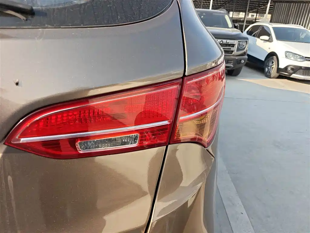 Hyundai Santa Fe 2013 Model 2.4L Automatic 2WD Comfort фото 24