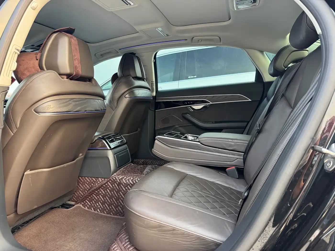 Photo 13 - Audi A8