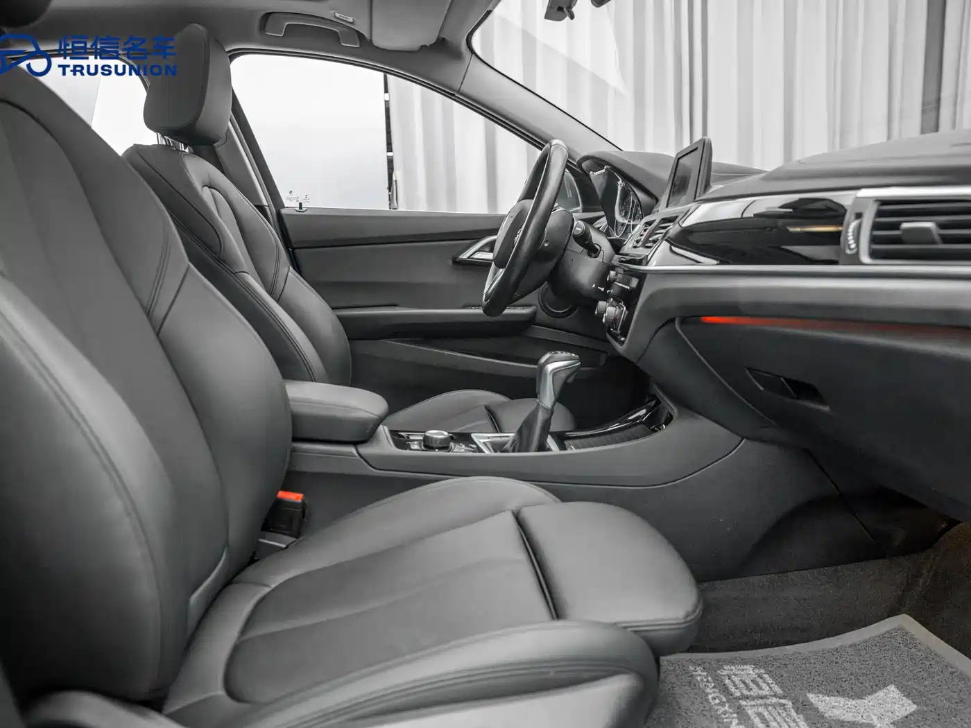 BMW 1 Series 2017 118i Sport фото 15
