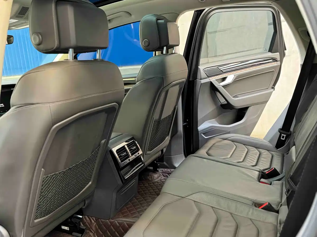 Volkswagen Touareg 2019 3.0TSI Sharp Edge Edition China VI фото 10