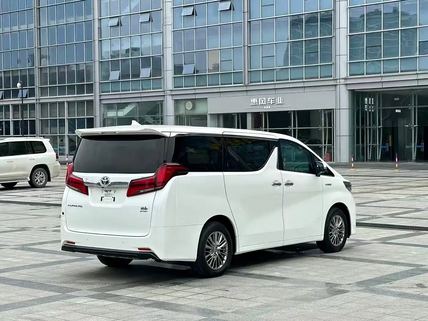 Toyota Alphard 2021 Hybrid 2.5L Luxury фото 6