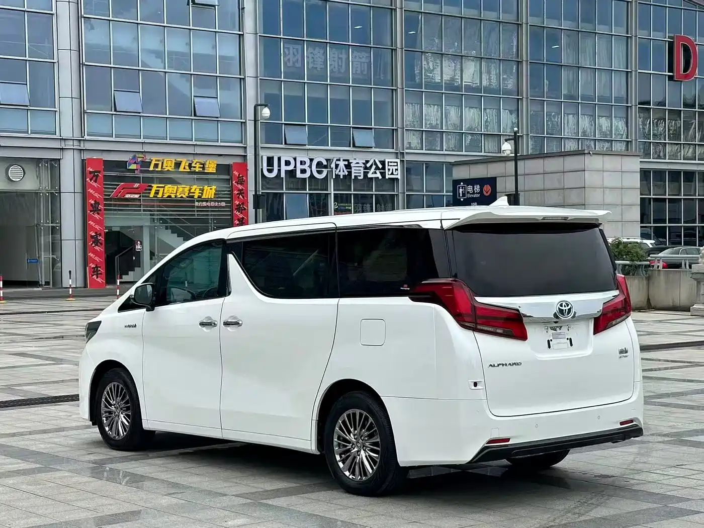 Toyota Alphard 2021 Hybrid 2.5L Luxury фото 4
