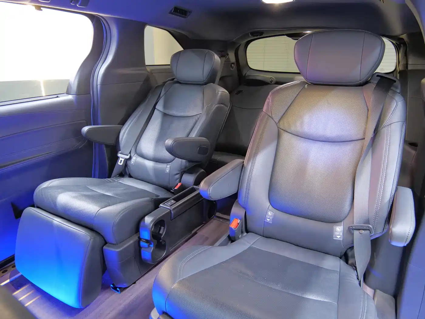 Toyota Sienna 2021 2.5L Hybrid Premium Edition фото 20