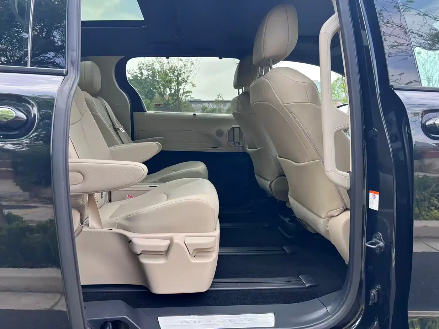 Toyota Granvia 2024 2.5L Hybrid Premium PLUS фото 11