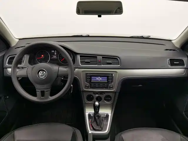 Volkswagen Lavida 2013 Facelift Classic 1.6L Automatic Comfort — фото 5