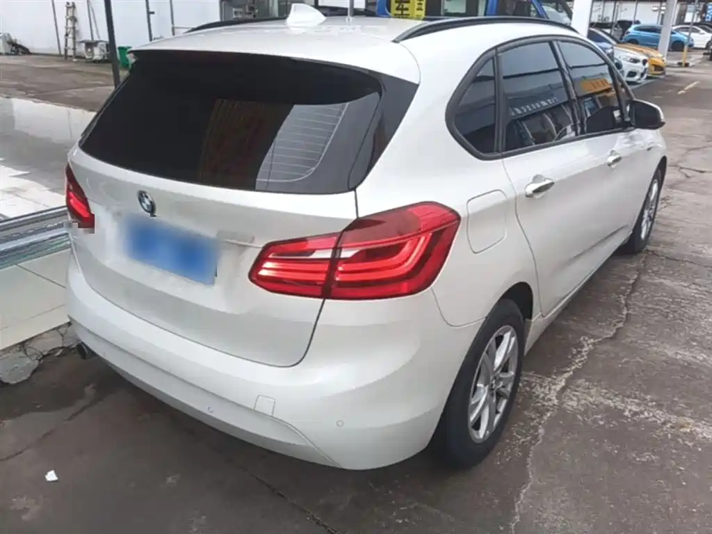 BMW 2 Series Touring 2016 218i Leading фото 7