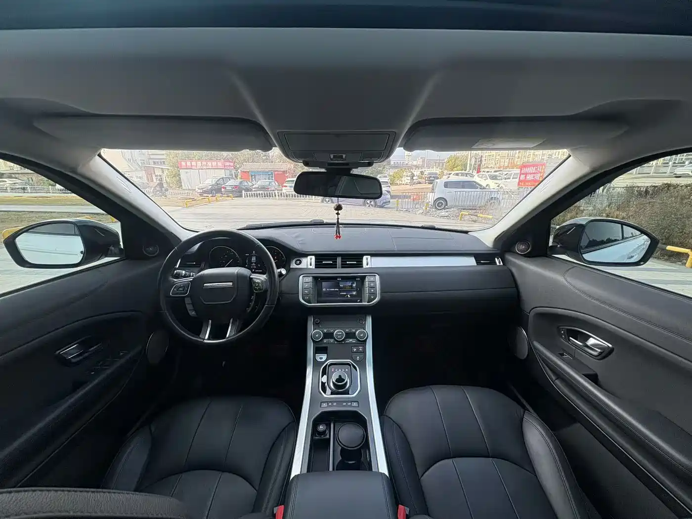Land Rover Range Rover Evoque 2017 2.0T SE Smart Shine Edition фото 4