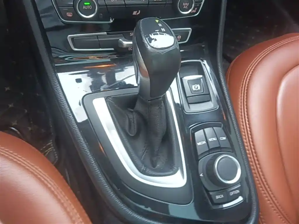 BMW 2 Series Touring 2016 218i Leading фото 14