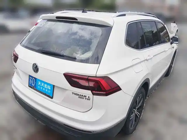 Volkswagen Tiguan L 2018 Facelift 380TSI Automatic AWD Luxury Edition — фото 5