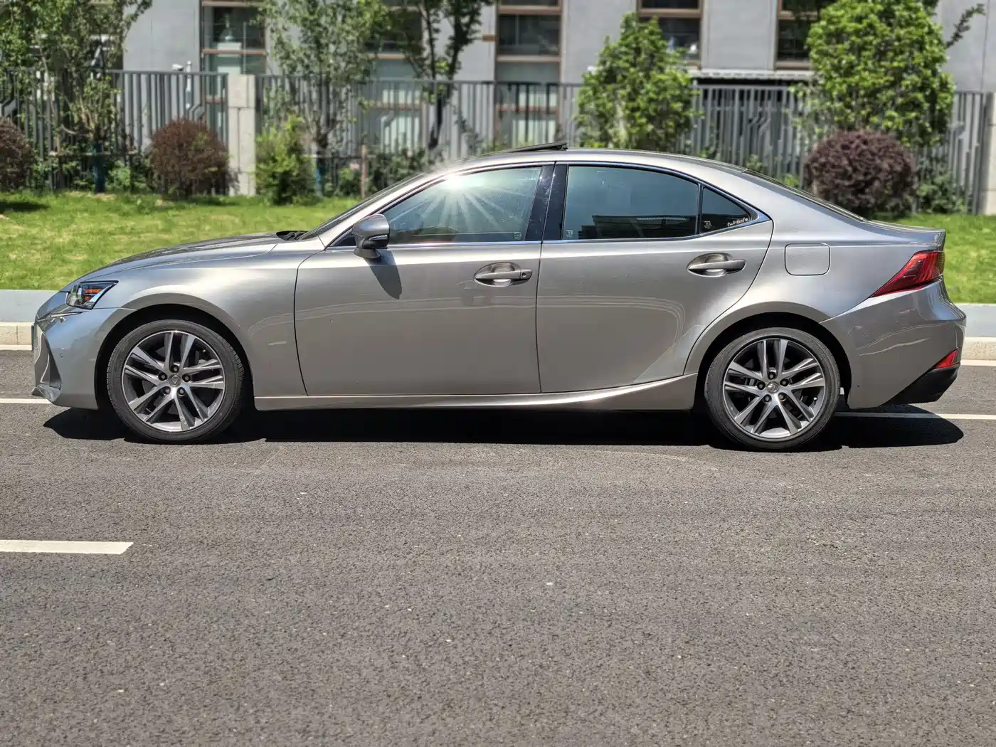 Lexus IS 2017 300 Leading Edition фото 4