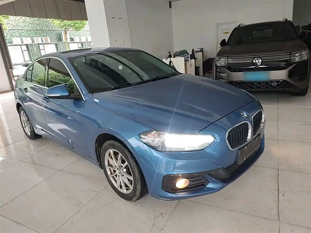 BMW 1 Series 2018 118i Fashion Edition фото 4