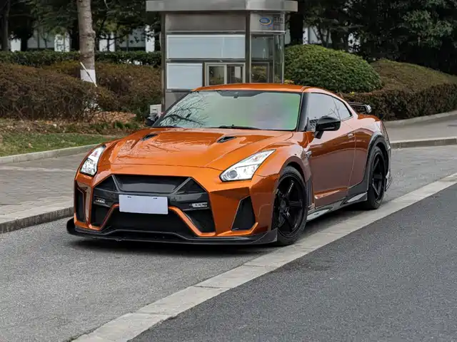 NISSAN GT R