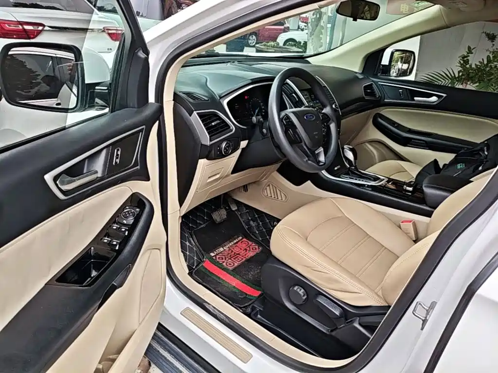 Фото 16 - Ford Edge