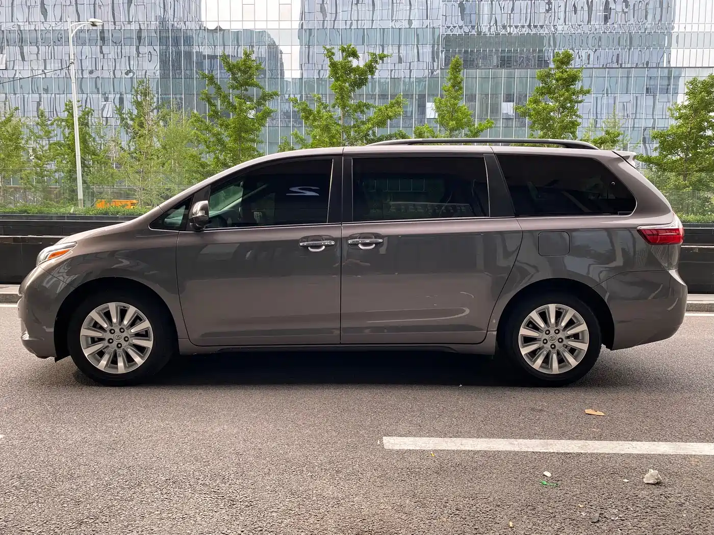 Toyota Sienna 2015 3.5L 4WD L фото 5