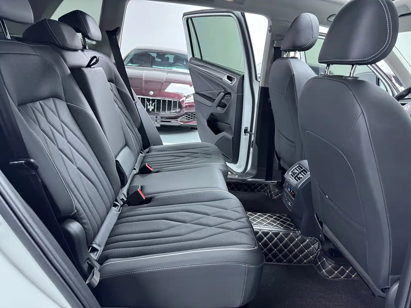 Volkswagen Tiguan L 2023 330TSI Auto 2WD R-Line Premium Edition фото 13