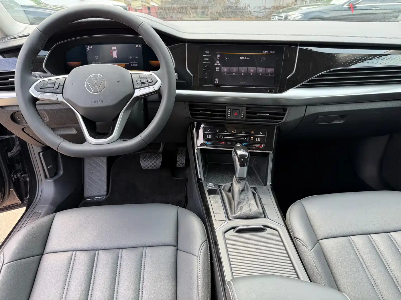 Volkswagen Passat 2022 280TSI Business Edition фото 5
