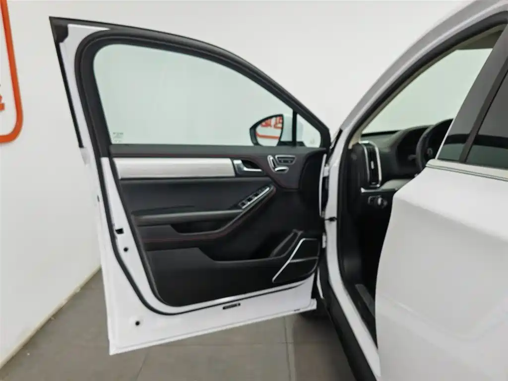 BYD Tang New Energy 2018 DM 2.0T AWD Smart Connection Enjoy Edition 7-Seater China V фото 8