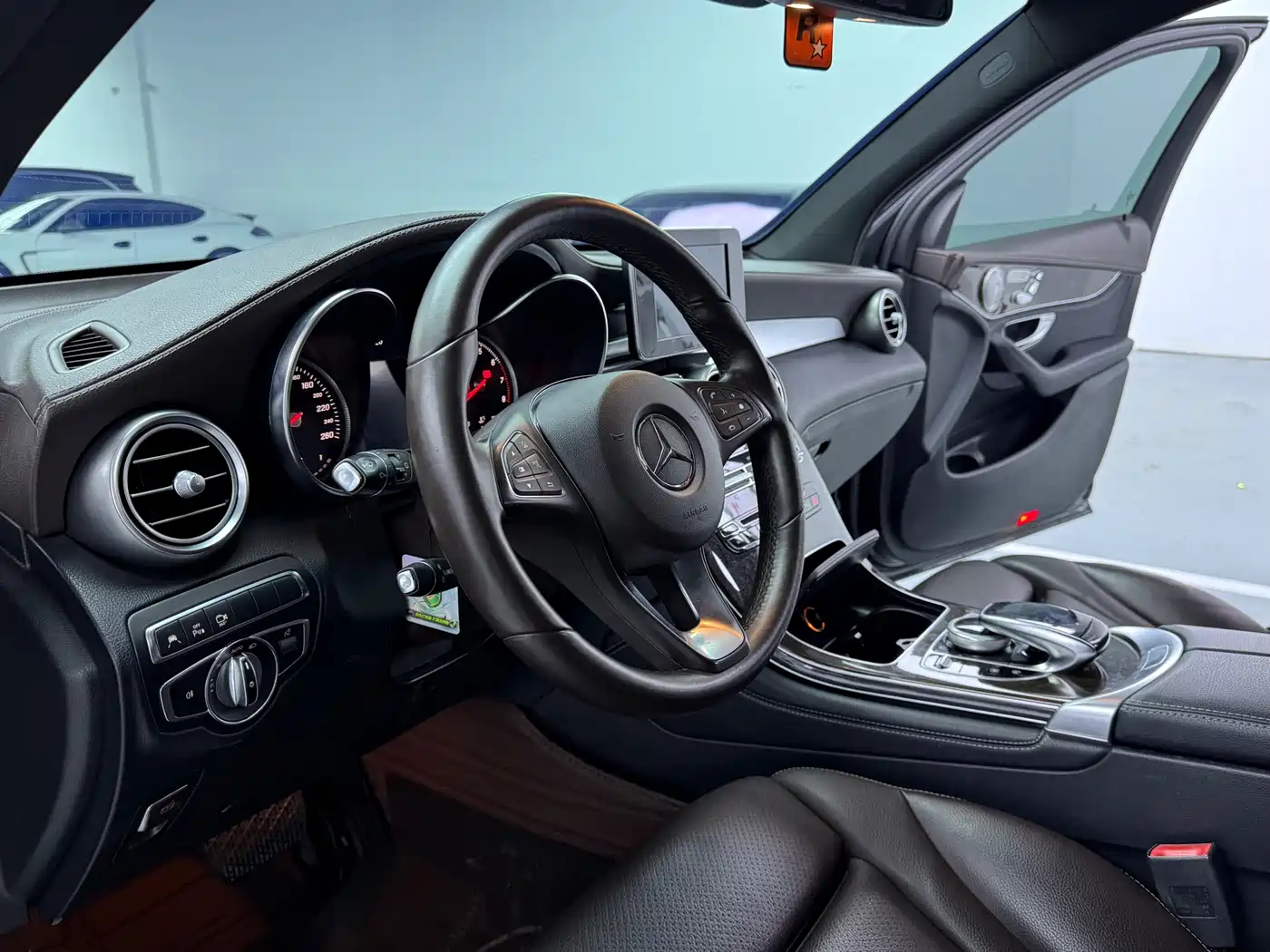 Mercedes-Benz GLC 2018 GLC 260 4MATIC Luxury фото 6