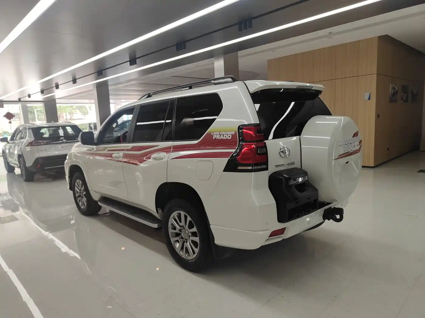 Toyota Prado 2019 3.5L Automatic TX-L Zunxiang Edition with Rear-mounted Spare Tire фото 6