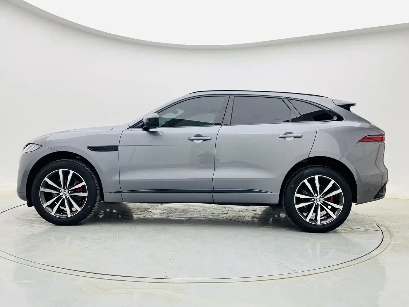 Jaguar F-PACE 2024 2024 P250 R-Dynamic SE