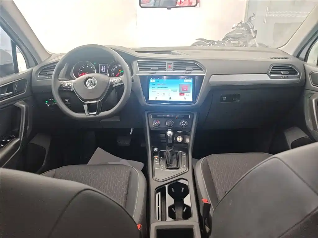 Volkswagen Tiguan L 2017 330TSI Automatic 2WD Trend Edition фото 6