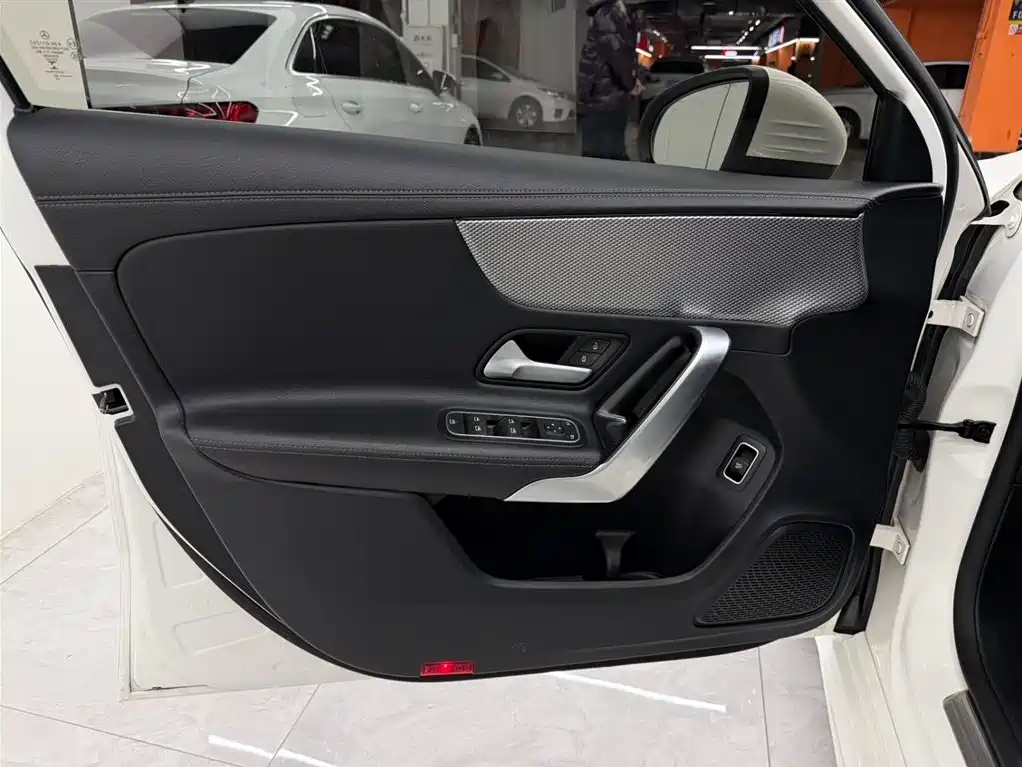 Mercedes-Benz A-Class 2022 A 180 L фото 18