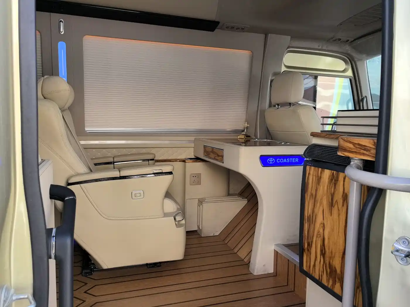 Toyota Coaster 2019 4.0L Luxury Vehicle GRB53L-ZCMEK 20-seater 9GR фото 8