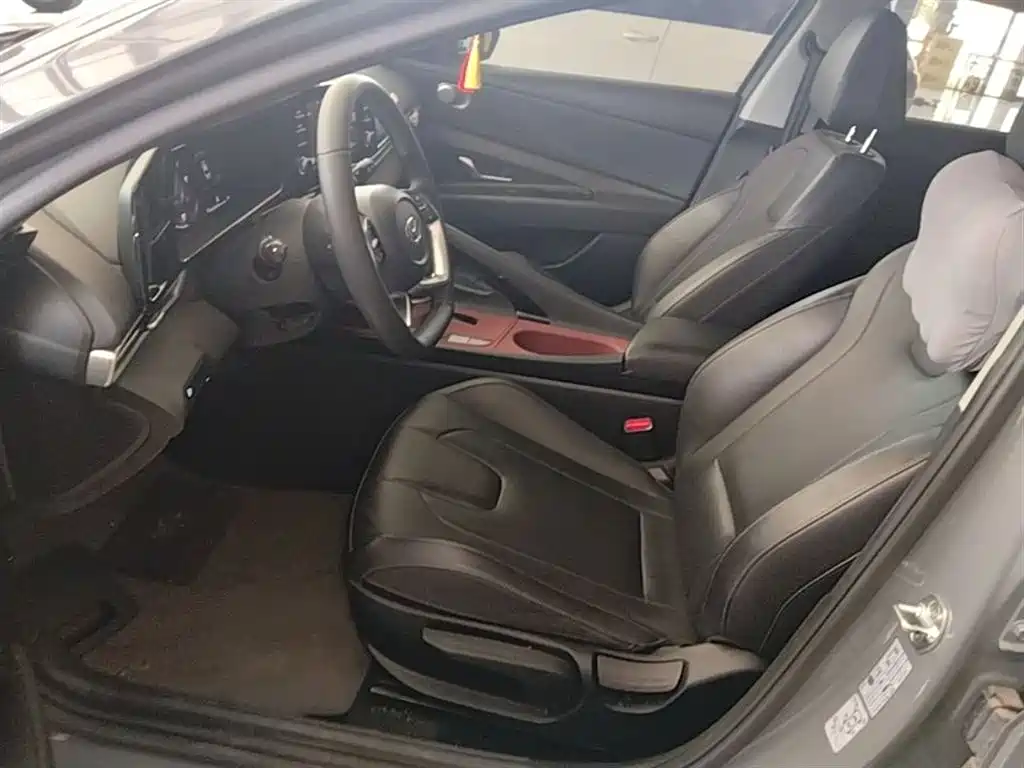 Hyundai Elantra 2022 1.5L CVT GLX Elite Edition фото 15