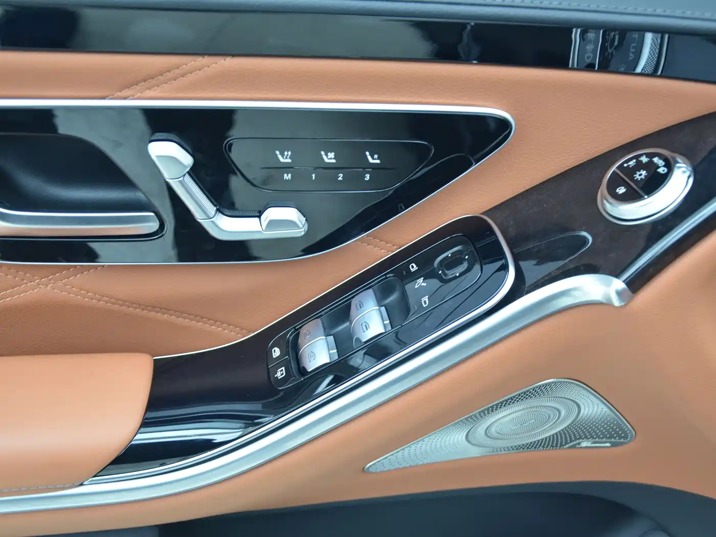 Mercedes-Benz Maybach S-Class 2025 Model S 480 4MATIC фото 12