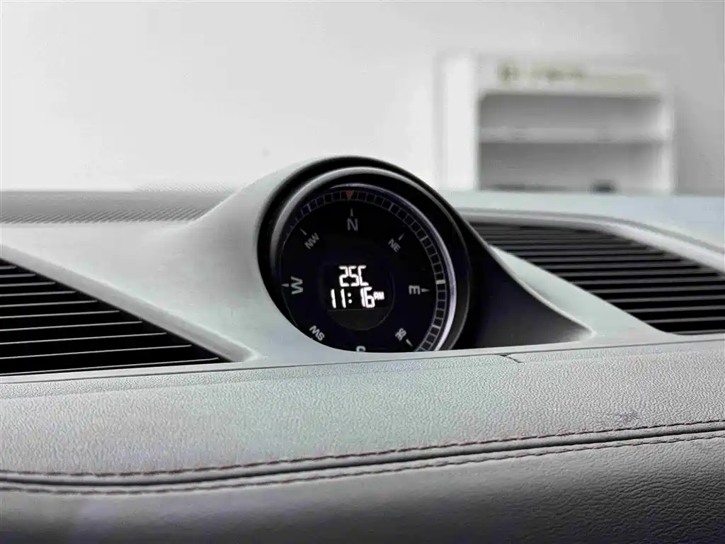 Porsche Cayenne New Energy 2023 Cayenne E-Hybrid 2.0T Platinum Edition фото 15