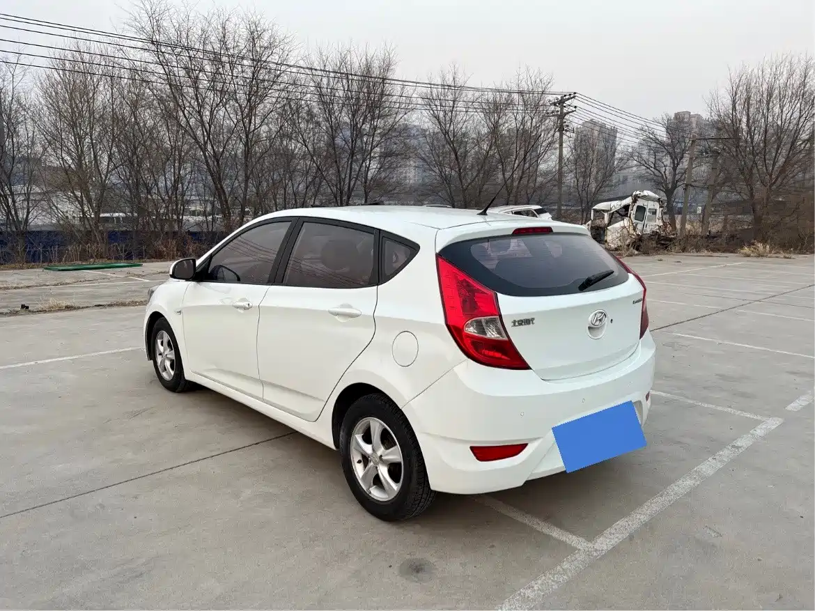 Hyundai Reina 2014 Model 1.4L Automatic GLX фото 7