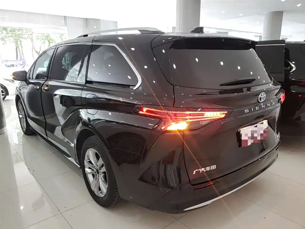 Toyota Sienna 2021 2.5L Hybrid Platinum Edition фото 5