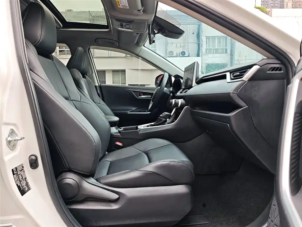 Toyota Wildlander 2022 2.0L CVT FWD Luxury PLUS Edition фото 20