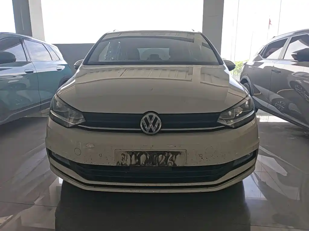 Photo 3 - Volkswagen Touran