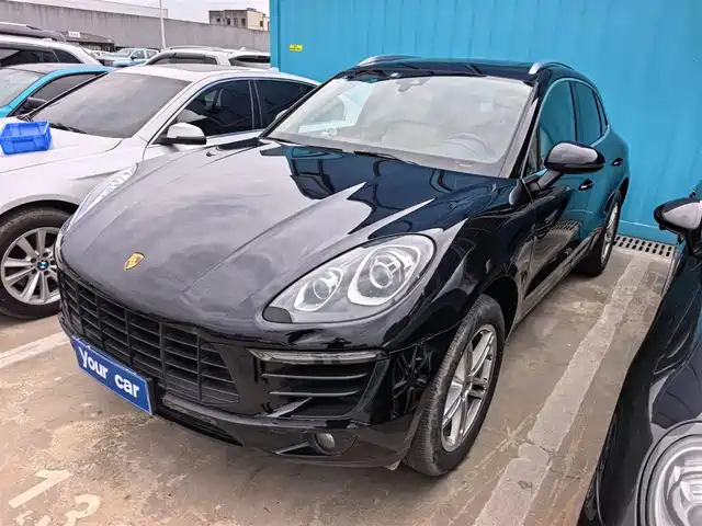 PORSCHE MACAN