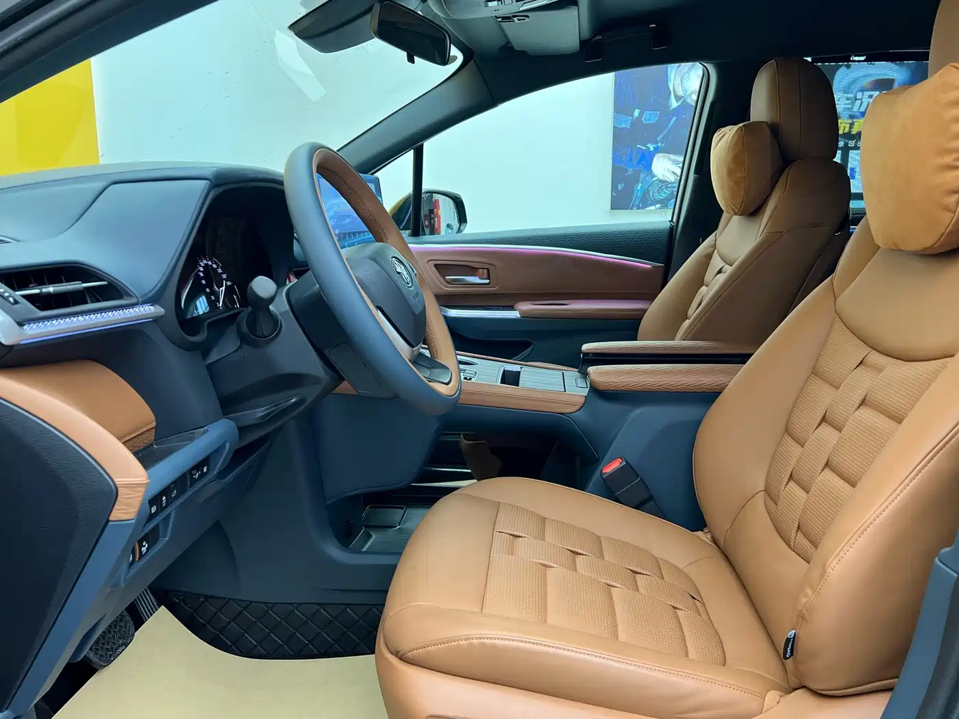 Toyota Granvia 2024 2.5L Hybrid Comfort фото 3