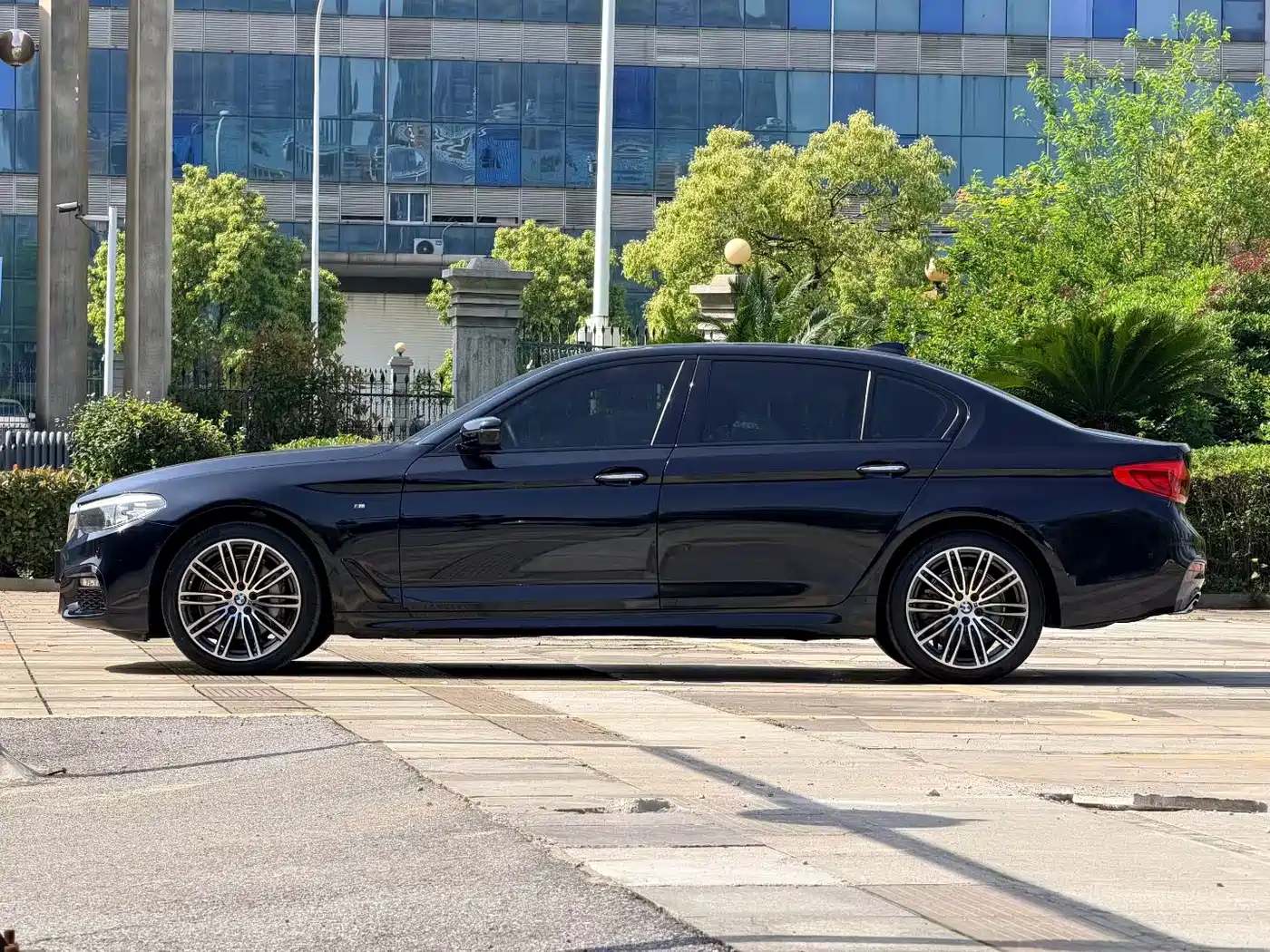 BMW 5 Series 2018 530Li Leading M Sport Package фото 9