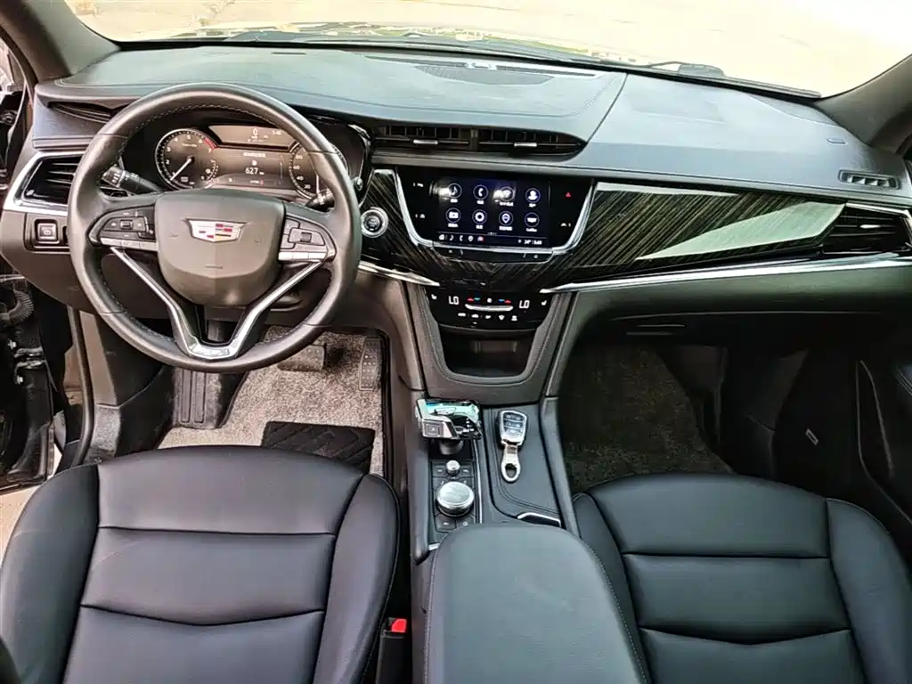 CADILLAC XT6