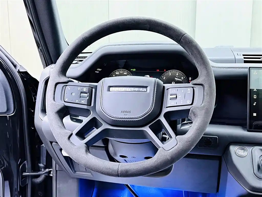 Land Rover Defender 2024 110 5.0T V8 фото 10