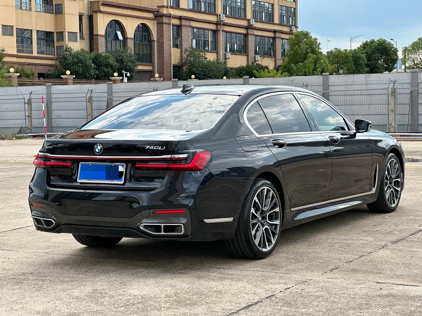 BMW 7 Series 2019 740Li Leading M Sport Package фото 12