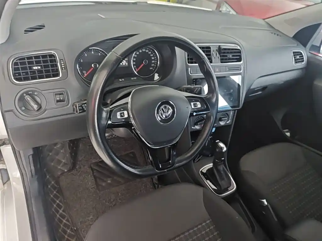 Volkswagen Polo 2016 1.6L Automatic Comfort фото 10