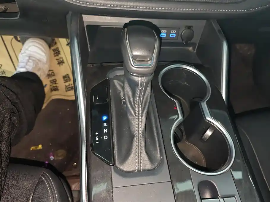 Toyota Crown Kluger 2022 2.5L HEV 4WD Premium Edition фото 16