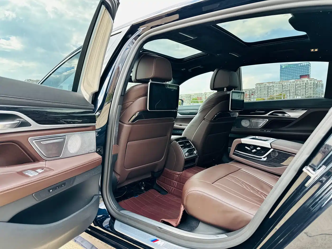 BMW 7 Series 2019 740Li Leading M Sport Package фото 6