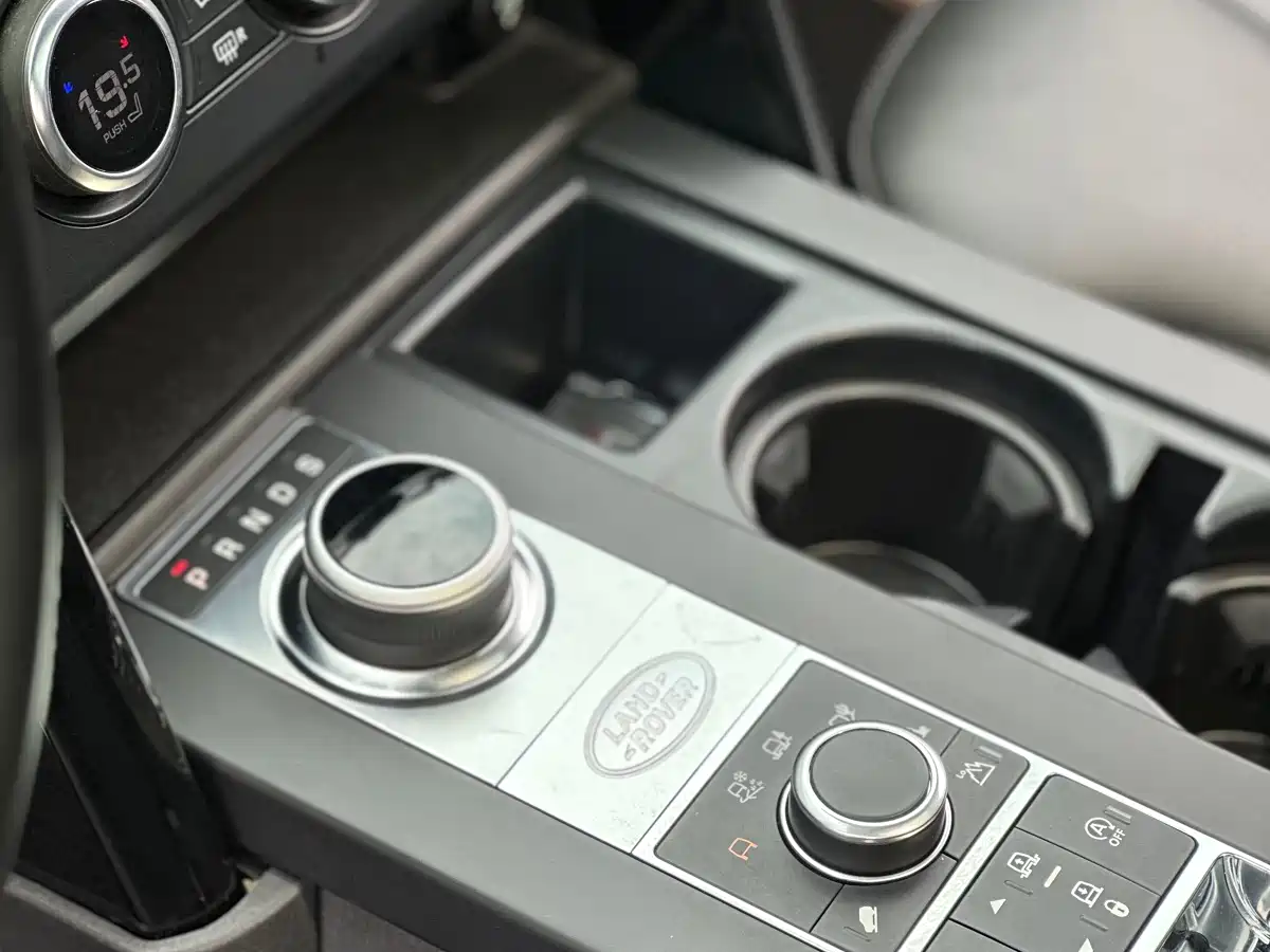 Land Rover Discovery 2019 3.0 SC V6 SE фото 6