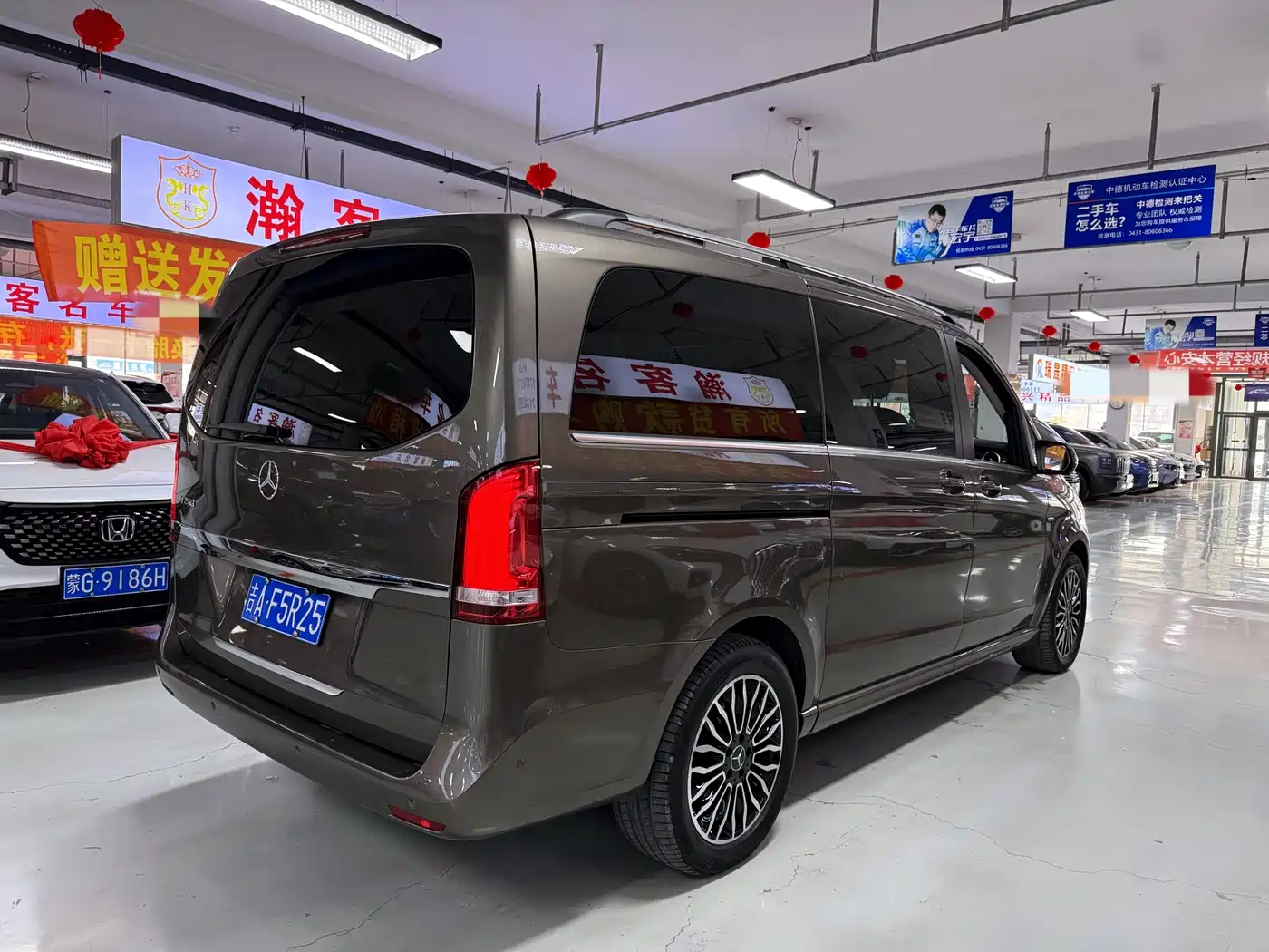 Mercedes-Benz V-Class 2017 Model V 260 Premium Edition фото 4