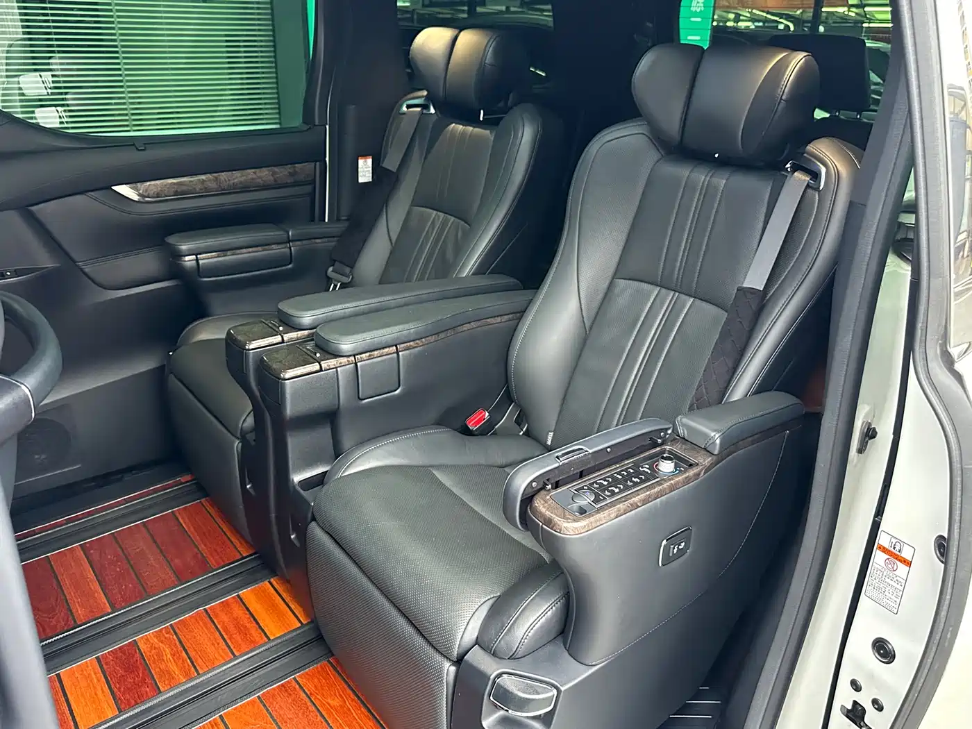 Toyota Alphard 2019 Hybrid 2.5L Premium Edition фото 9